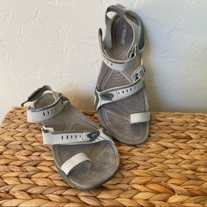 Women’s Teva athletic flexible sandal